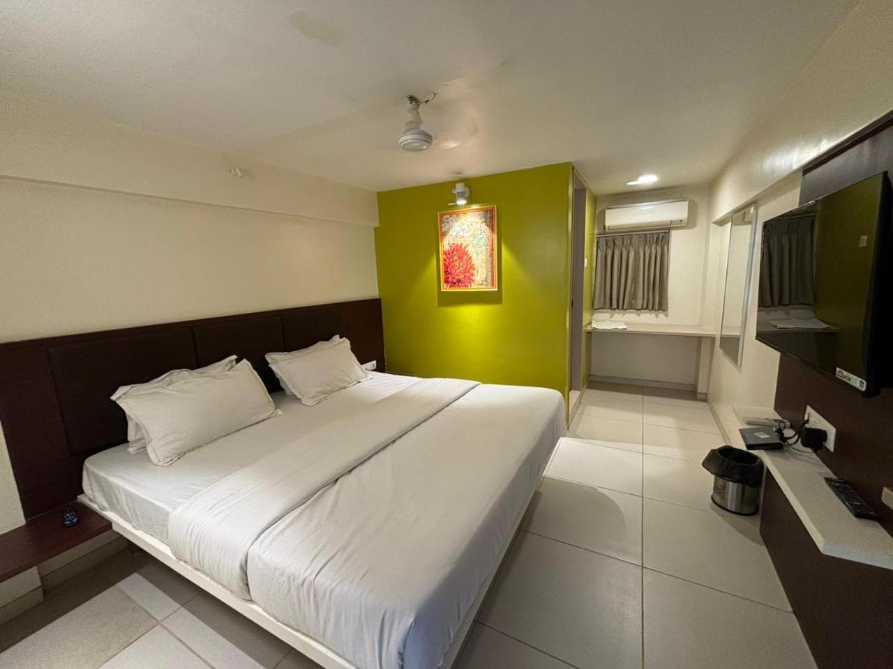 Hotel Haldi นาสิก ภายนอก รูปภาพ