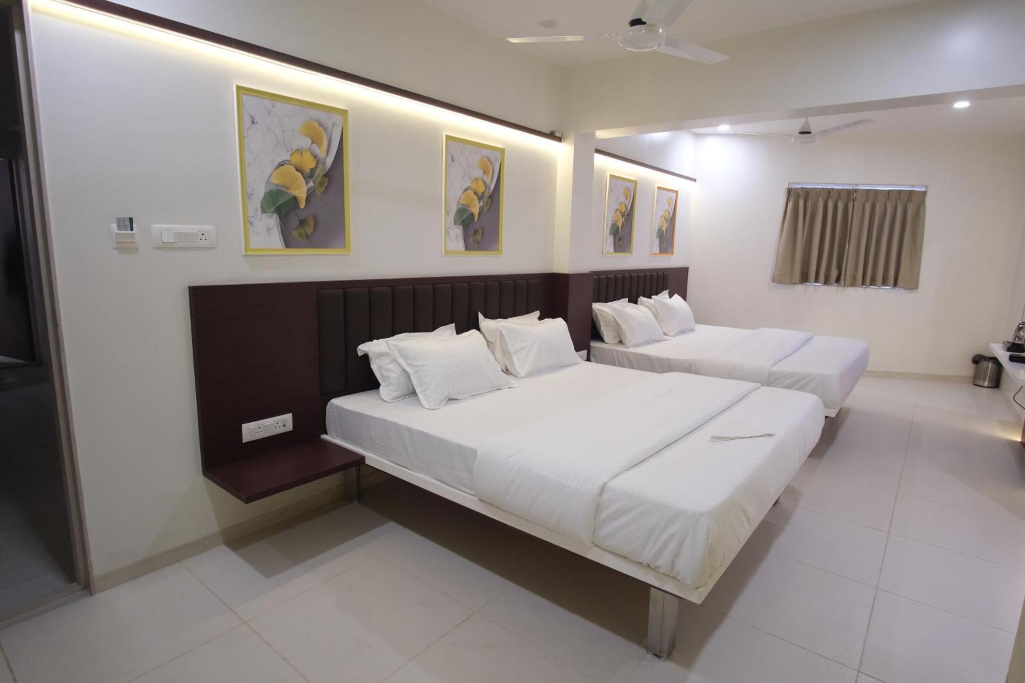 Hotel Haldi นาสิก ภายนอก รูปภาพ