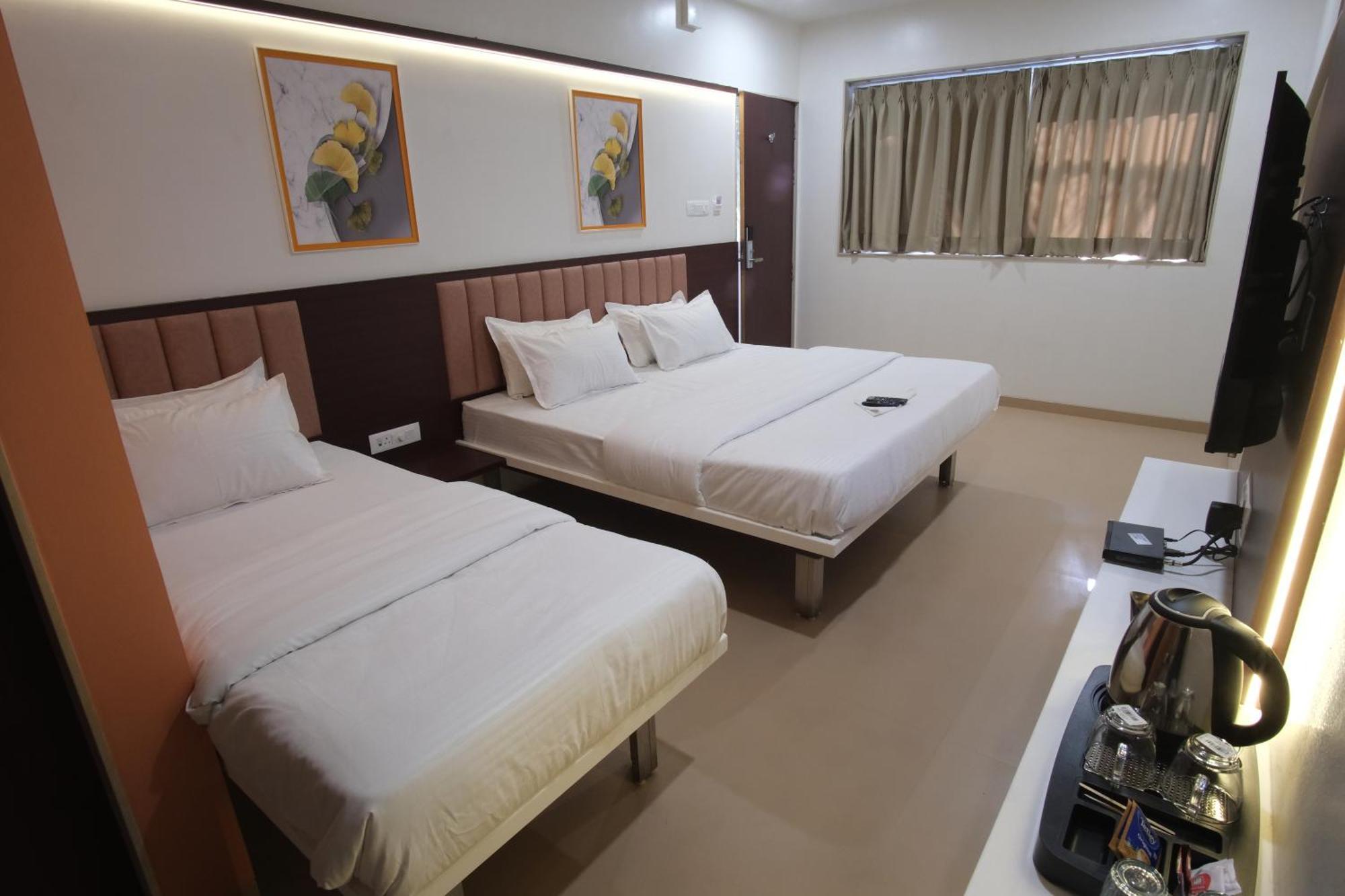 Hotel Haldi นาสิก ภายนอก รูปภาพ
