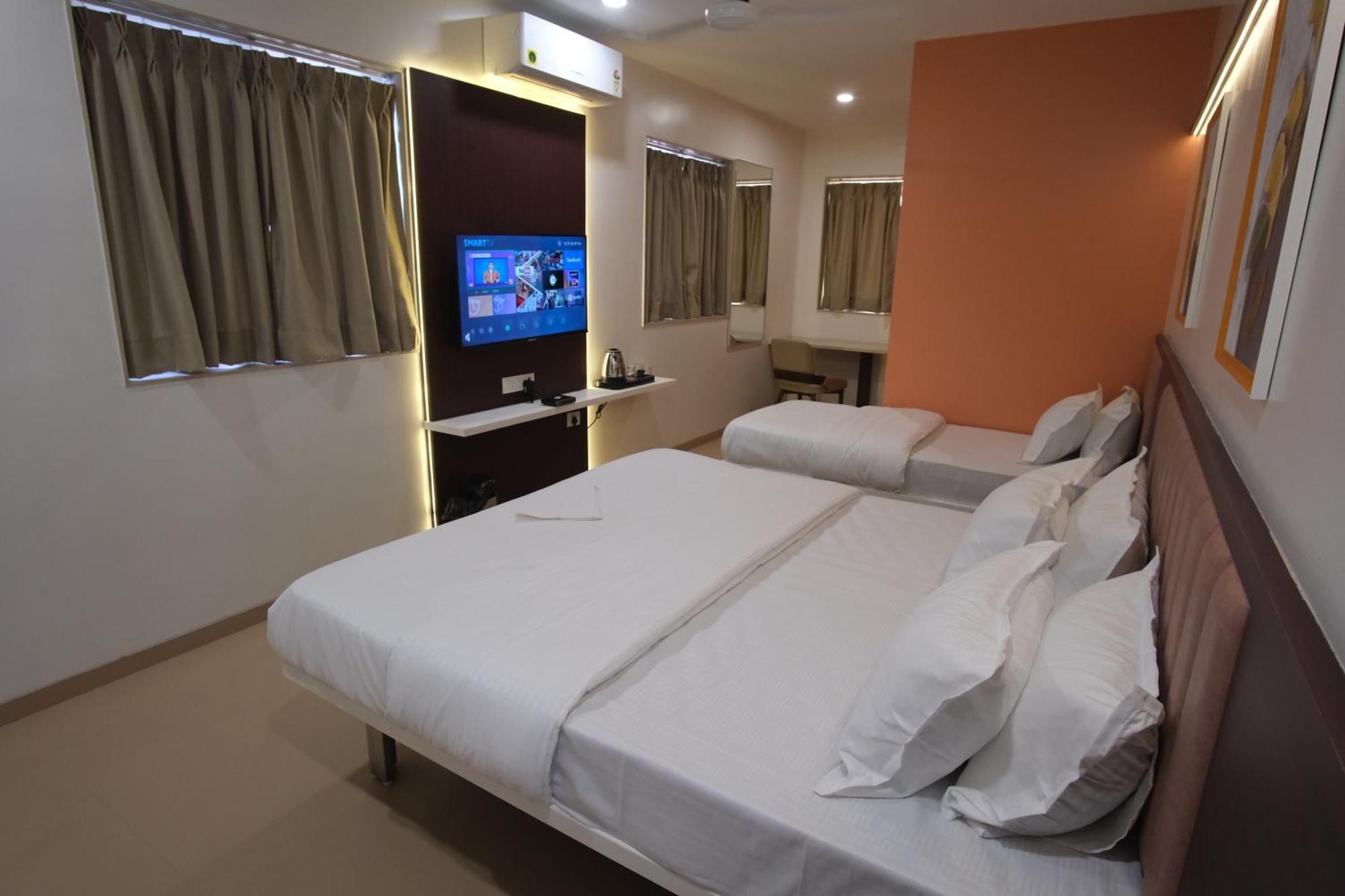 Hotel Haldi นาสิก ภายนอก รูปภาพ