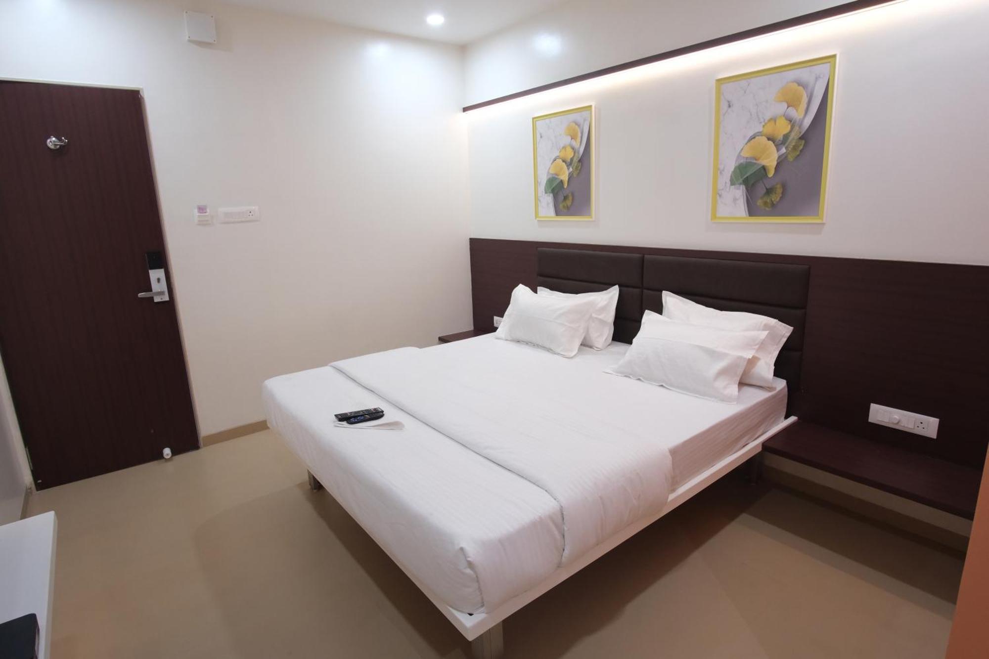 Hotel Haldi นาสิก ภายนอก รูปภาพ