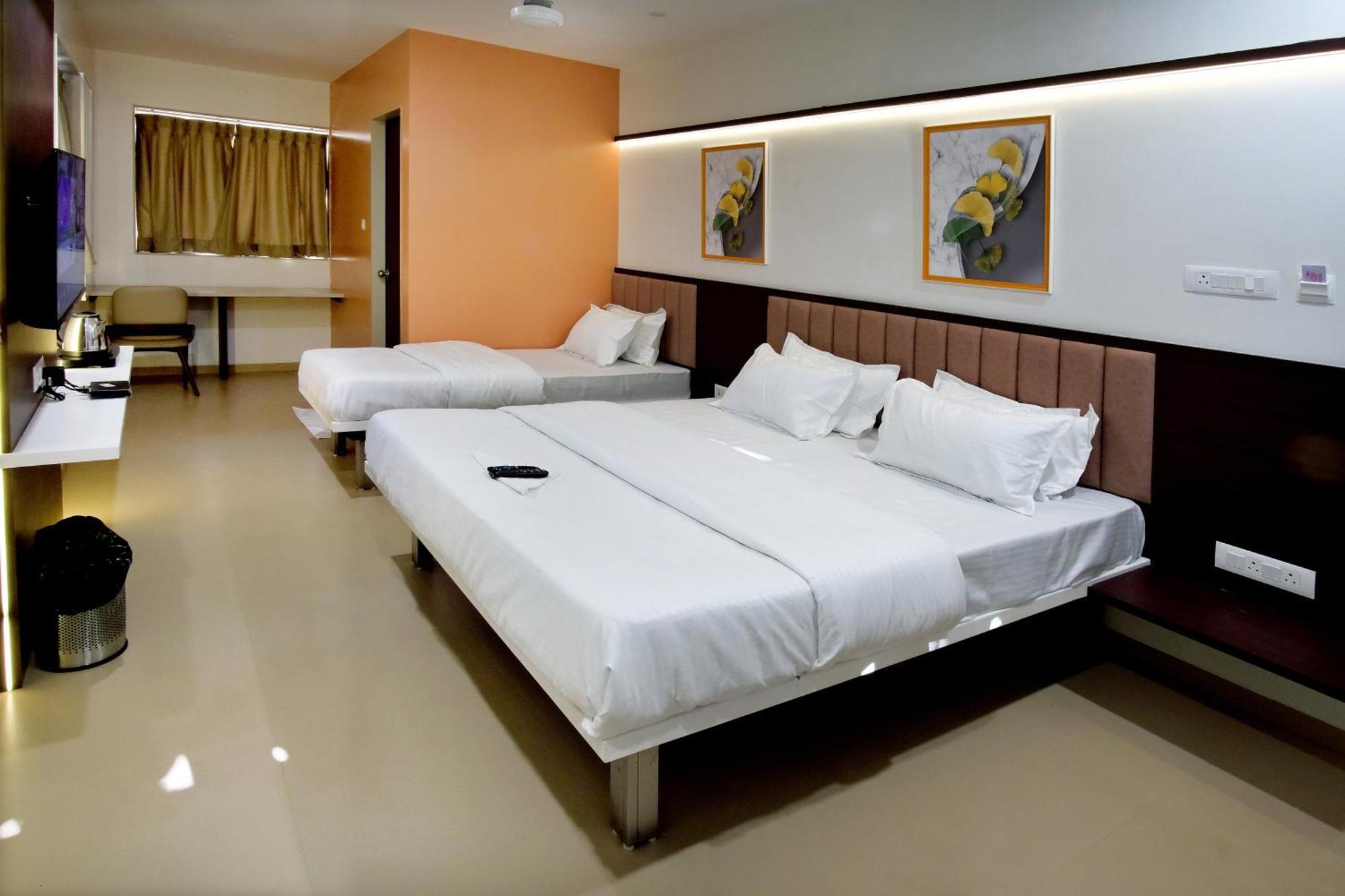 Hotel Haldi นาสิก ภายนอก รูปภาพ