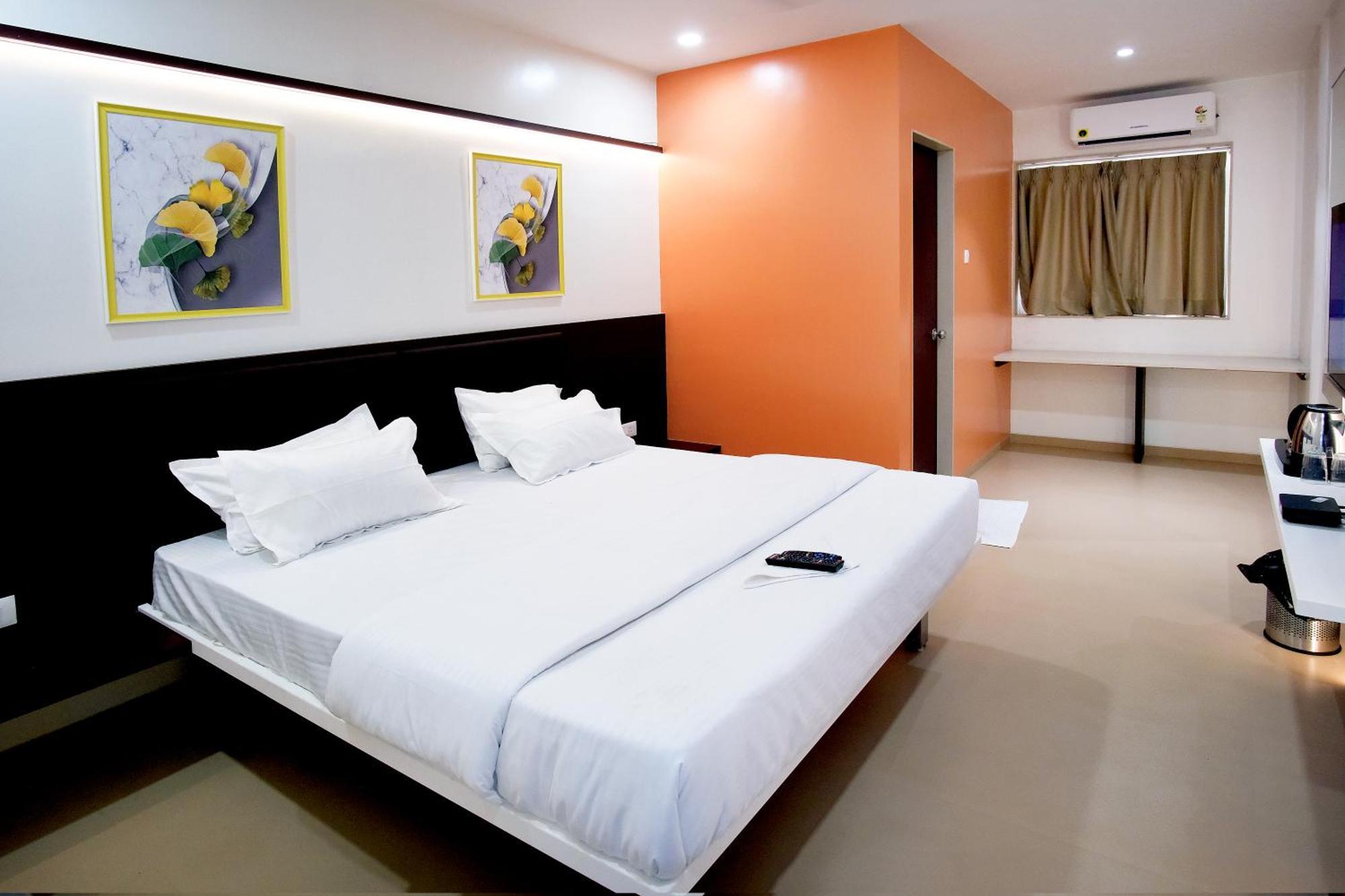 Hotel Haldi นาสิก ภายนอก รูปภาพ