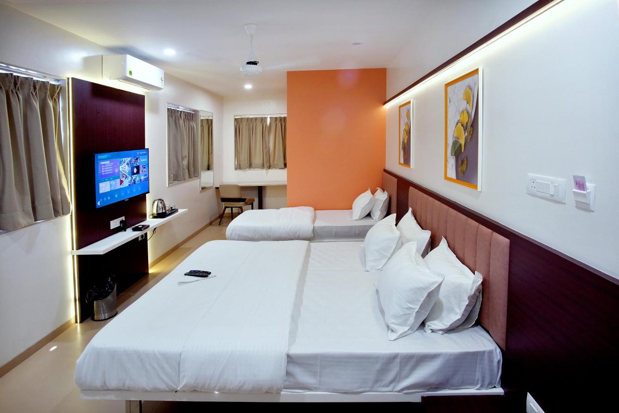 Hotel Haldi นาสิก ภายนอก รูปภาพ