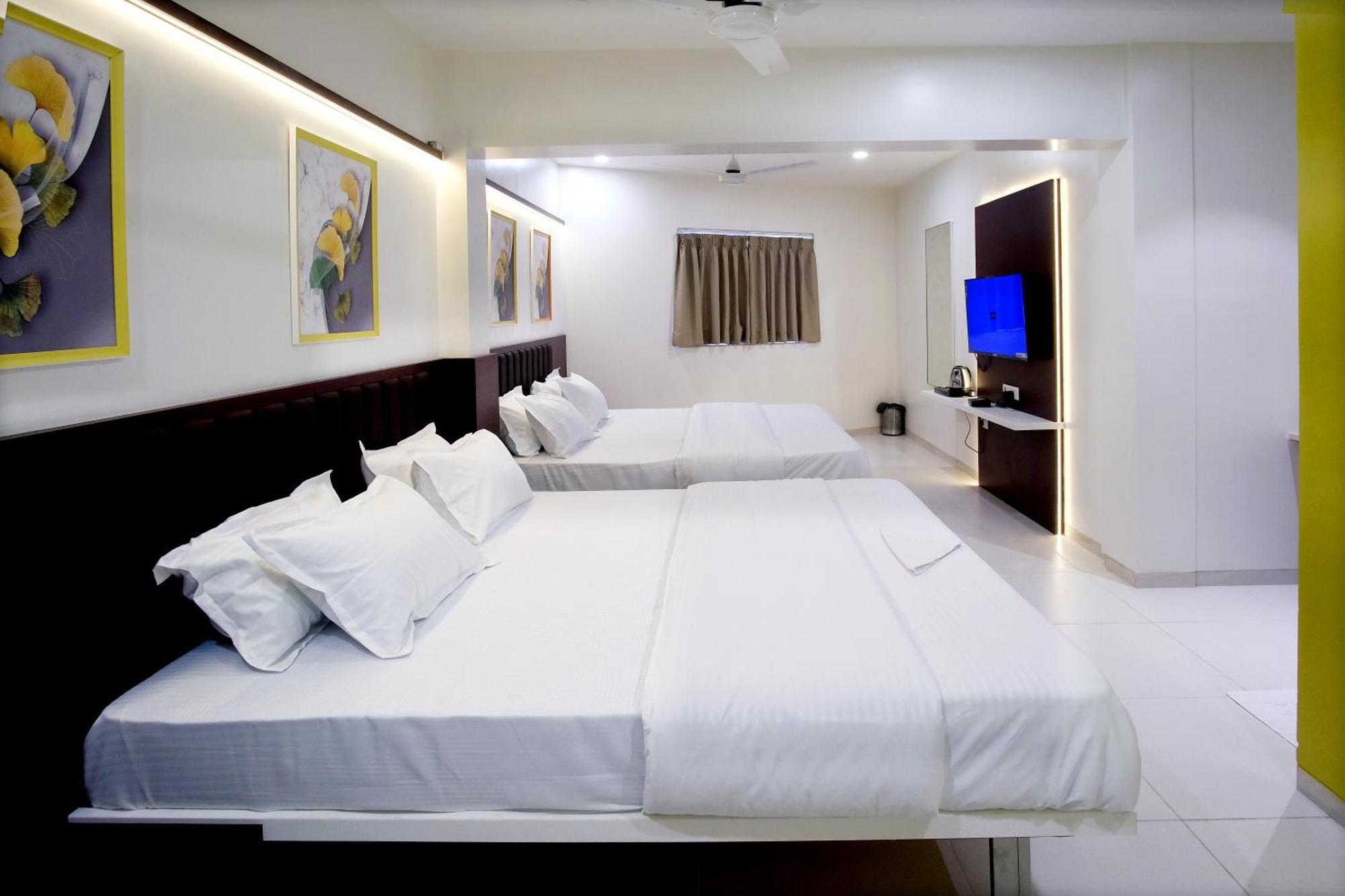 Hotel Haldi นาสิก ภายนอก รูปภาพ
